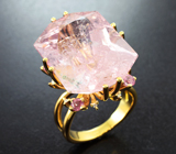Золотое кольцо с огромным морганитом авторской огранки 36,04 карата, розовыми сапфирами и бриллиантами Золото