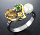 Романтичное серебряное кольцо с жемчужиной, перидотом, кабошоном цитрина и желтым сапфиром Серебро 925