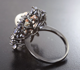 Эффектное серебряное кольцо с жемчугом и танзанитами