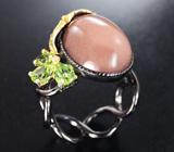 Серебряное кольцо с солнечным камнем 23+ карат и перидотами