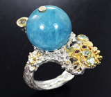 Серебряное кольцо cо сферой аквамарина, голубыми топазами, перидотами и родолитами Серебро 925