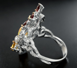 Серебряное кольцо с кристаллическим эфиопским опалом, родолитами, жемчугом и цитрином