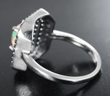 Превосходное серебряное кольцо с эфиопским опалом и синими сапфирами бриллиантовой огранки Серебро 925