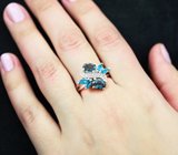 Замечательное серебряное кольцо с насыщенно-синими топазами и апатитами