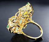 Объемное золотое кольцо с топовыми опалами 14,73 карата, уральскими изумрудами и бриллиантами Золото