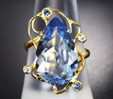 Золотое кольцо с чистейшим максис-бериллом 7,31 карата, голубыми сапфирами и бриллиантами Золото