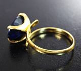 Золотое кольцо с ограненным черным опалом 2,41 карата