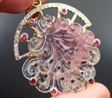 Крупный золотой кулон с резным полихромным турмалином 25,68 карата, рубеллитами и бесцветными цирконами