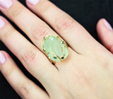 Золотое кольцо с кабошоном мятно-зеленого берилла 24,21 карата и изумрудами