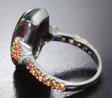 Серебряное кольцо с кристаллическим черным опалом 5,01 карата, золотистыми и красными сапфирами Серебро 925