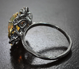 Серебряное кольцо с ограненным эфиопским опалом 2,3 карата, цаворитами и родолитами  Серебро 925