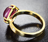 Золотое кольцо с крупным рубином редкой формы 6,81 карата и лейкосапфирами Золото