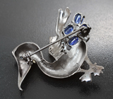 Серебряная брошь «Пеликан» с кианитами и синими сапфирами Серебро 925