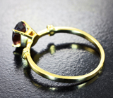 Золотое кольцо c гранатом со сменой цвета высокой чистоты 1,02 карата Золото