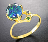 Золотое кольцо с ограненным черным опалом 1,8 карата, синим сапфиром и цаворитом Золото