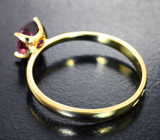 Золотое кольцо c яркой редкого цвета шпинелью 1,27 карата Золото