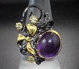 Серебряное кольцо со сливовым аметистом 8,9 карата и голубыми топазами