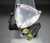 Серебряное кольцо с розовым кварцем 14,25 карата и перидотами