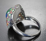 Серебряное кольцо с кристаллическим черным опалом 4,06 карата, разноцветными сапфирами, цаворитами и родолитами Серебро 925