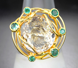 Золотое кольцо с крупным морганитом высокой чистоты 9,61 карата и уральскими изумрудами