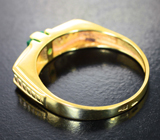 Золотое кольцо с ярким насыщенным уральским изумрудом 0,34 карата и бриллиантами