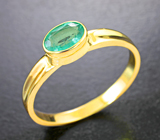 Золотое кольцо с ярким уральским изумрудом высокой чистоты 0,45 карата Золото