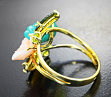 Золотое кольцо с резными: бирюзой 5,17 карата, натуральным кораллом, турмалином и перидотами Золото