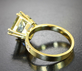 Кольцо с крупным муассанитом высокой чистоты 6,57 карата и бриллиантами Золото