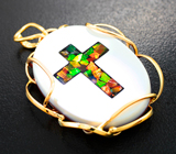 Золотой кулон с мозаикой из аммолита в агате на карнелиане 25,48 карата