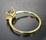 Золотое кольцо с персиковым морганитом высокой чистоты 1,74 карата Золото
