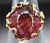 Золотое кольцо с крупным рубеллитом турмалином 19,57 карата, пурпурно-розовыми турмалинами и бриллиантами