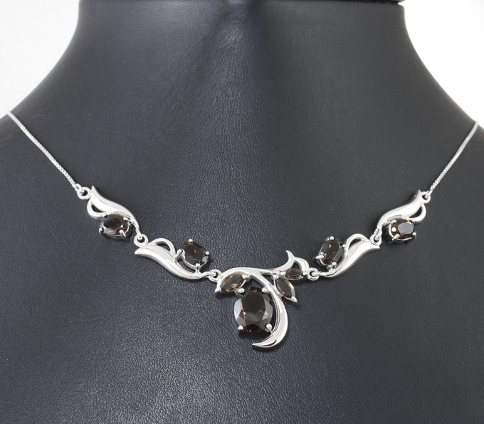 Изысканное серебряное колье с дымчатым кварцем