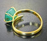 Золотое кольцо с крупным полихромным уральским изумрудом 3,42 карата Золото
