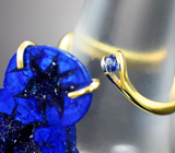 Золотое кольцо с крупным пронзительно-синим азуритом 19,85 карата и синим сапфиром Золото