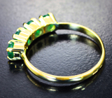 Золотое кольцо с насыщенными уральскими изумрудами 1,02 карата Золото