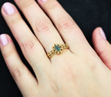 Золотое кольцо с на редкость насыщенным уральским александритом цвета морской волны 0,29 карата Золото