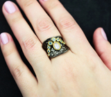 Серебряное кольцо с кристаллическим эфиопским опалом и голубыми топазами