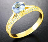 Золотое кольцо с чистейшим ярким танзанитом 0,78 карата и бесцветными цирконами Золото