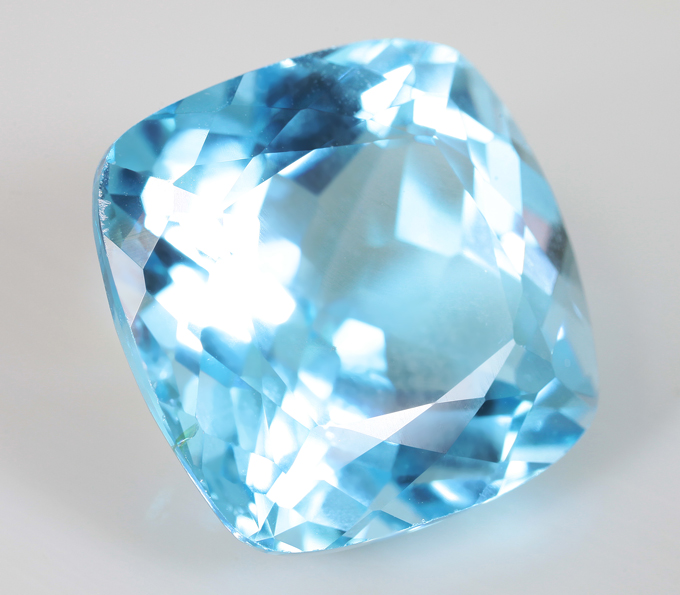 Голубой топаз высокой чистоты 19,38 карата купить в интернет магазине ...