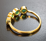 Золотое кольцо с яркими насыщенными уральскими изумрудами 1,13 карата Золото
