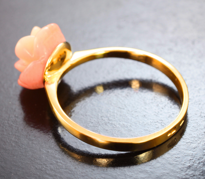 Золотое кольцо с резным solid кораллом 3,47 карата купить в интернет ...