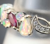 Прелестное серебряное кольцо с кристаллическими эфиопскими опалами и рубином