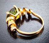 Золотое кольцо с ярким желто-зеленым турмалином 3,66 карата и 24 бриллиантами