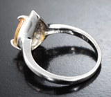 Изящное серебряное кольцо с цитрином и бесцветными топазами