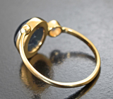 Золотое кольцо со звездчатым 5,14 карата и васильковым сапфирами, а также бриллиантом