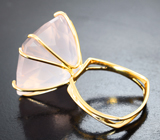 Золотое кольцо с крупным розовым кварцем авторской огранки 31,97 карата