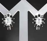 Прелестные серебряные серьги с ограненым лунным камнем и черными шпинелями Серебро 925