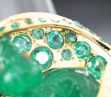 Неповторимое авторское золотое кольцо с искусно вырезанной из уральского изумруда змеей 29,23 карата инкрустированной тигровым глазом, с ограненными изумрудами и бриллиантами