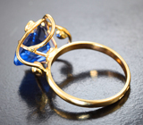 Золотое кольцо с насыщенным флюоритом со сменой цвета 5,65 карата и шпинелями Золото