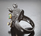 Серебряное кольцо с кристаллическими эфиопскими опалами и перидотами Серебро 925